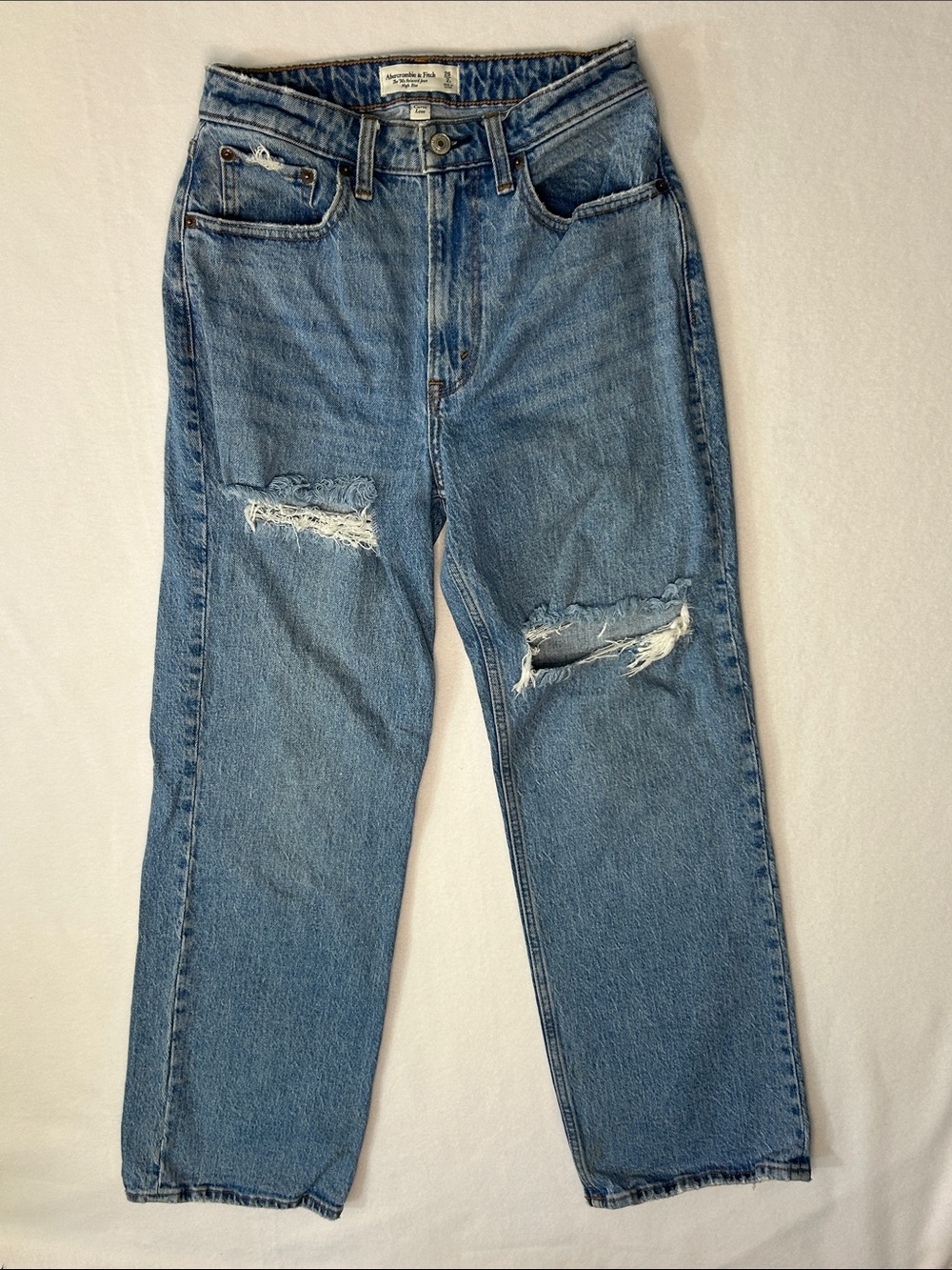 Abercrombie Curve Love The ‘90s Relaxed Jean High Rise Size 26/US2 Distressed